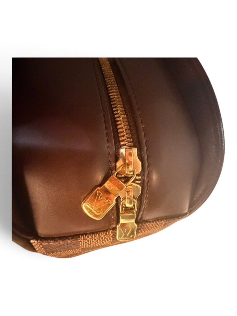 Authentic Louis Vuitton Damier Saria Handbag, LV dust bag & box - Picture 4 of 11